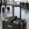 Etichetta Bagaglio Premium in Pelle con Portatarghetta e Alloggiamento Tracker